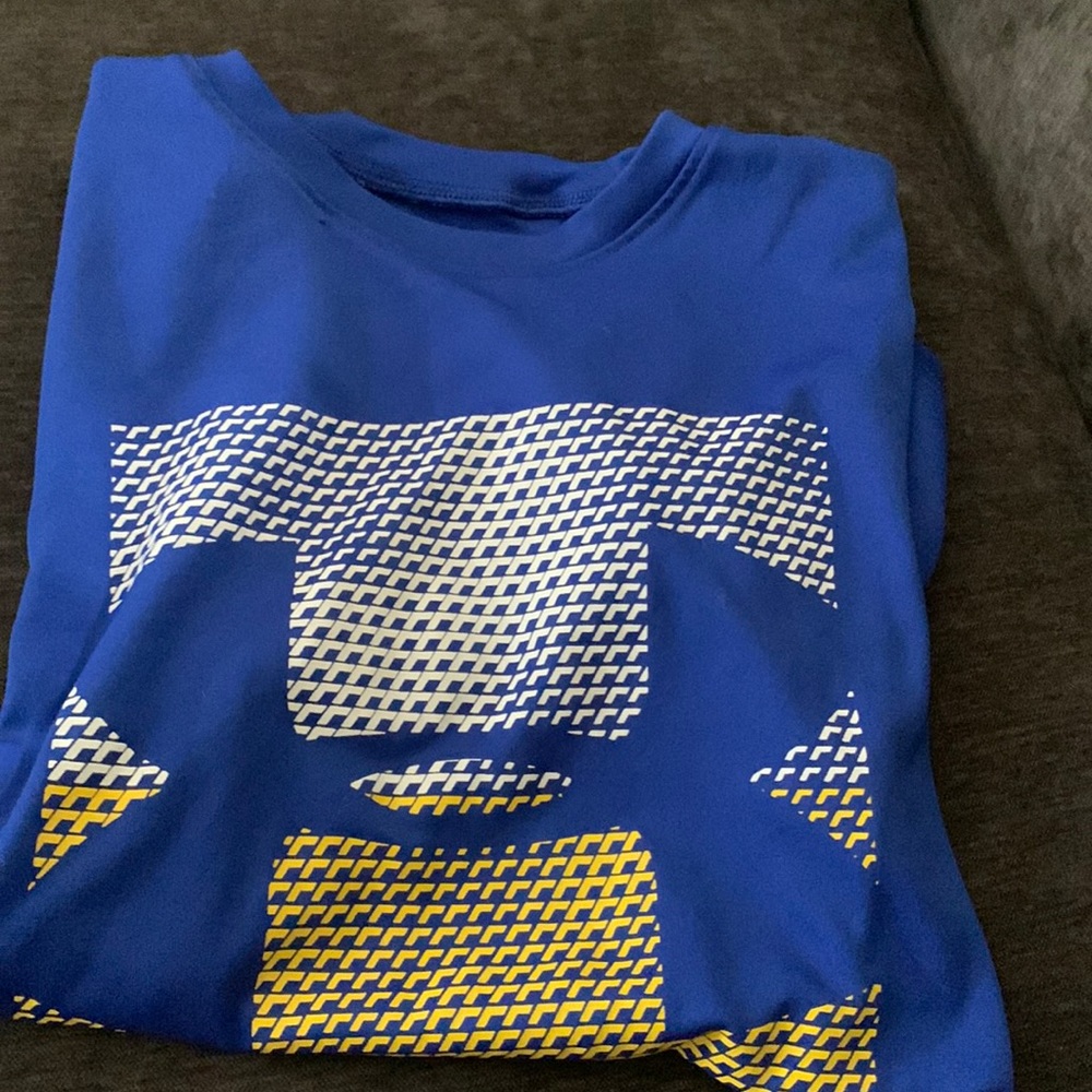 Boy’s blue M Under Armour loose fit Heatgear Tee